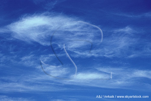 Sweeping streaks of Cirrus cloud