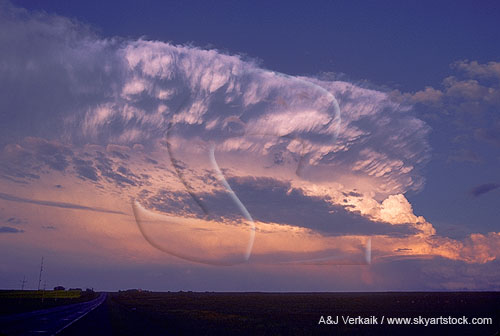 Cumulonimbus Mammatus, accessory cloud type on storm anvil