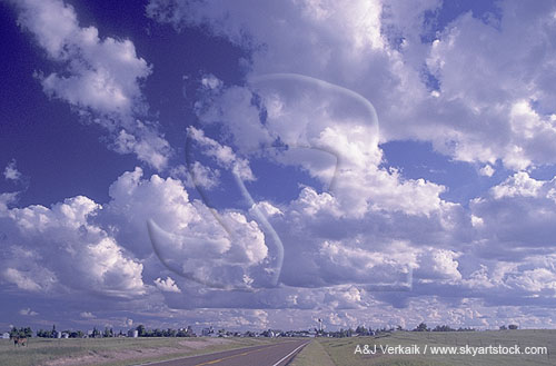 Cloud types, TCu: clouds become Cumulus Congestus clouds with time