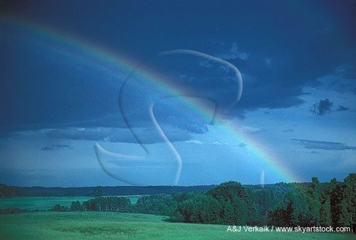 Bright rainbow with supernumerary rainbows
