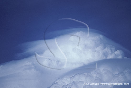 A very complex, undulating wave pattern shows as Pileus clouds