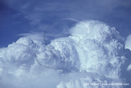 An upwelling of cloud distorts the flow of air, creating Pileus