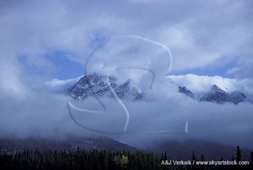 Low clouds in mountains with fog: Stratus sheet and Stratus Fractus