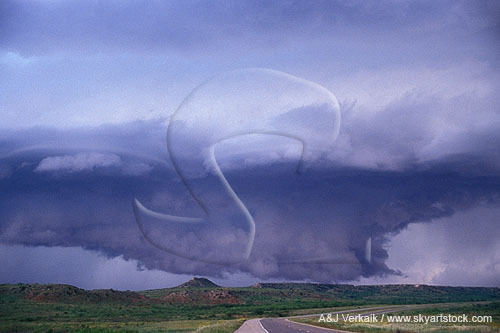 Large and very low wall cloud on a rotating mesocyclone