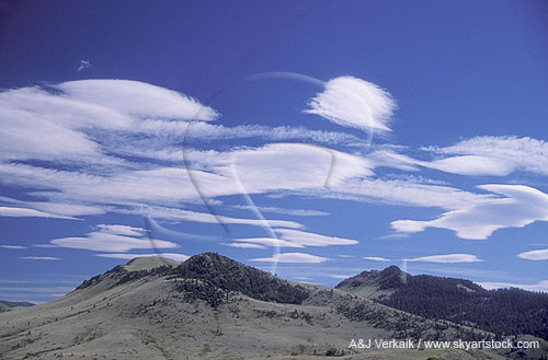 Cloud types, Acl: classic Altocumulus Lenticularis clouds