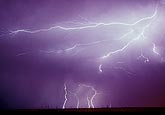 Horizontal lightning spreads very fine filaments in a bright sky