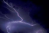 Very fine lightning filaments end in thin air