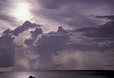 Oceanic warm rain showers with disintegrating convective clouds