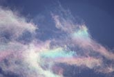Intense iridescence in wispy clouds