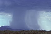 Heavy rain curtain shows wet microburst features and causes